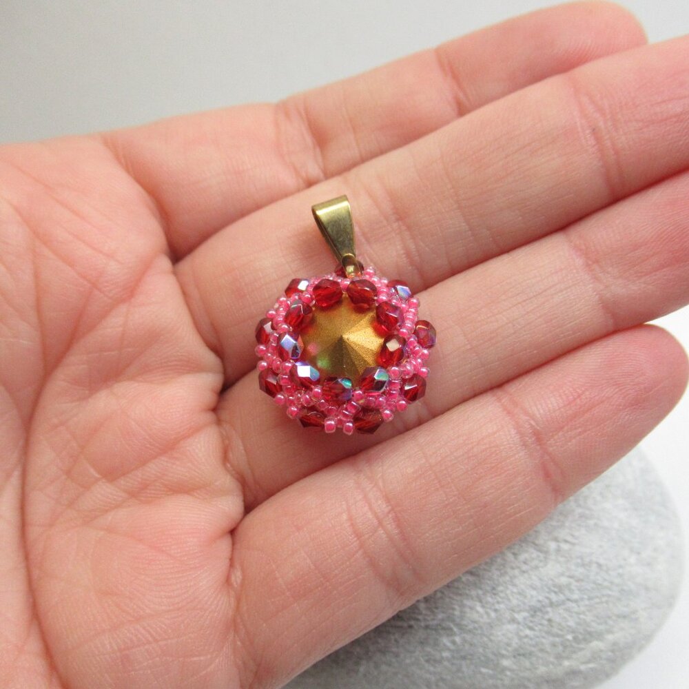 Handmade Rivoli Pendant - Picture 3 of 10